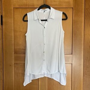 Fever Women’s Sleeveless White Button-Up Women's Top. Size Medium